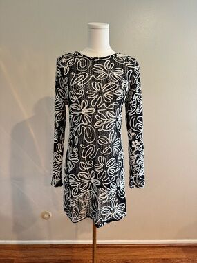 Mon Renn Black and White Floral Knit Mini Long-Sleeve Dress